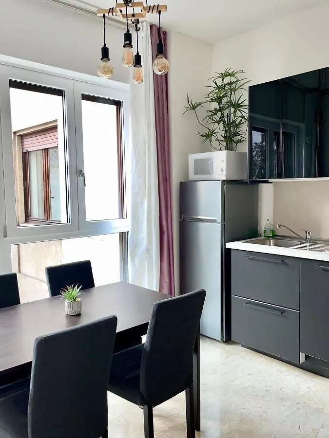 The White House, Modern Apartment In Center Mailand