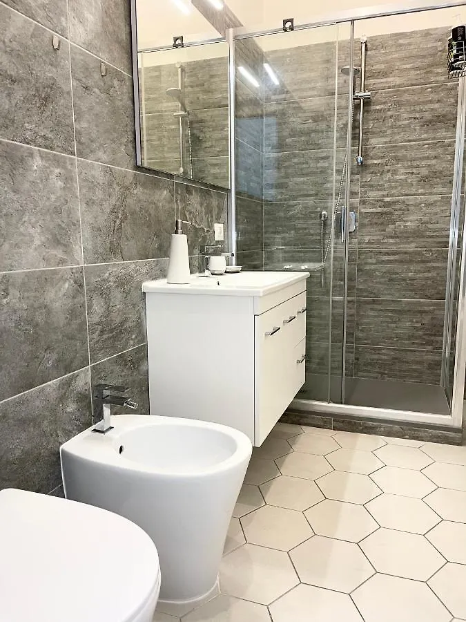 The White House, Modern Apartment In Center Mailand